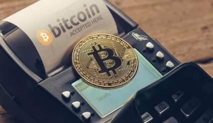 Что можно купить за биткоины в России