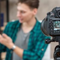 Как создать видеоблог на Ютубе и заработать на нем деньги