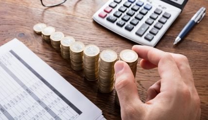 В какой банк вложить деньги под проценты в 2017 году