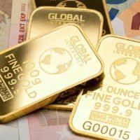Выгодно ли вкладывать деньги в золото