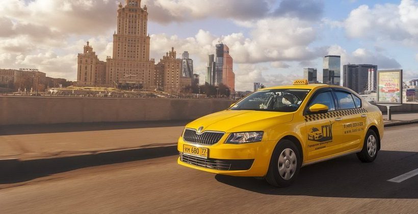 Как устроиться в такси на своем авто в Москве?